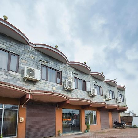 Oyo Flagship Vibes Hotel Nalagarh Ngoại thất bức ảnh