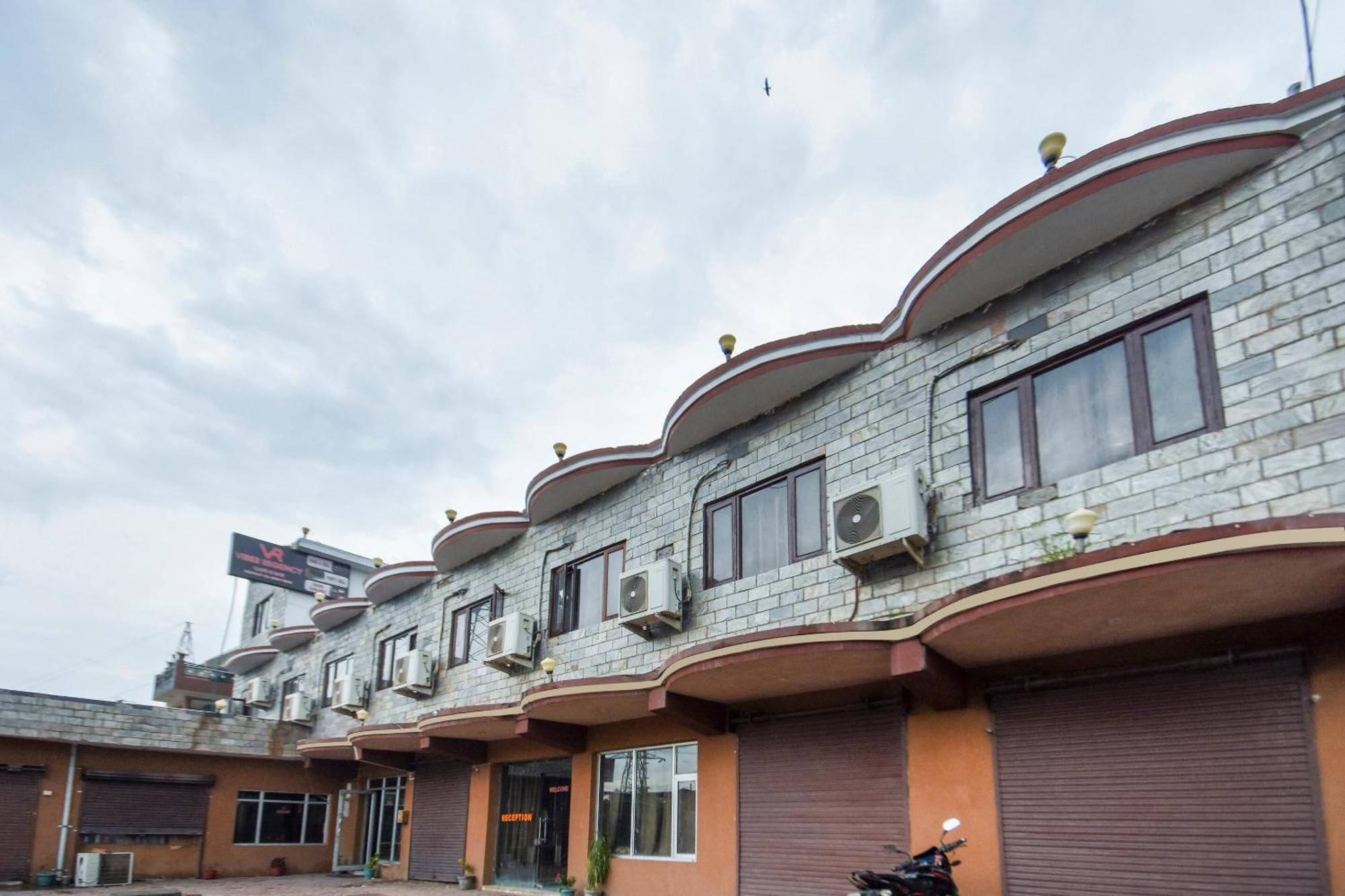 Oyo Flagship Vibes Hotel Nalagarh Ngoại thất bức ảnh