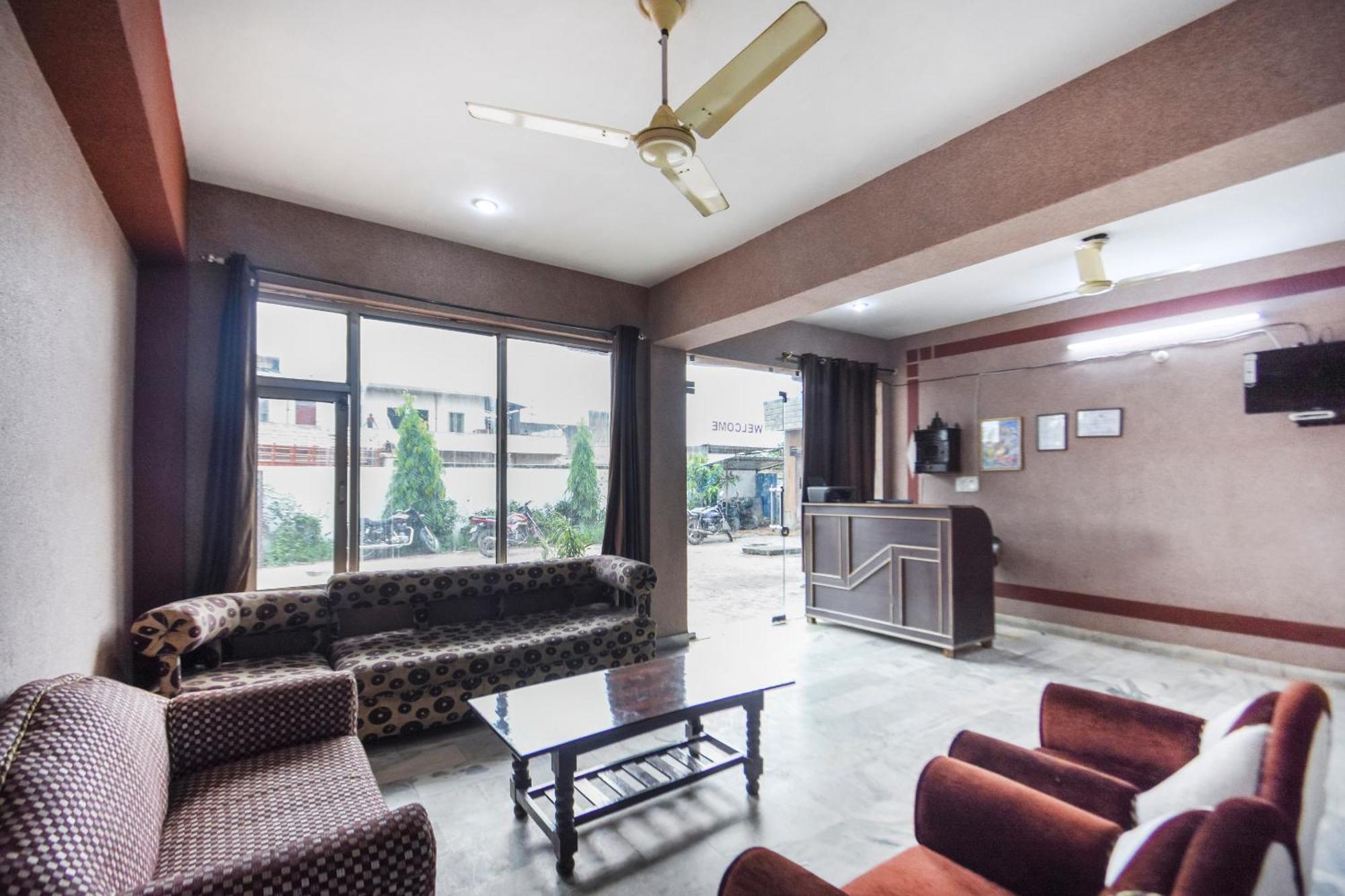 Oyo Flagship Vibes Hotel Nalagarh Ngoại thất bức ảnh